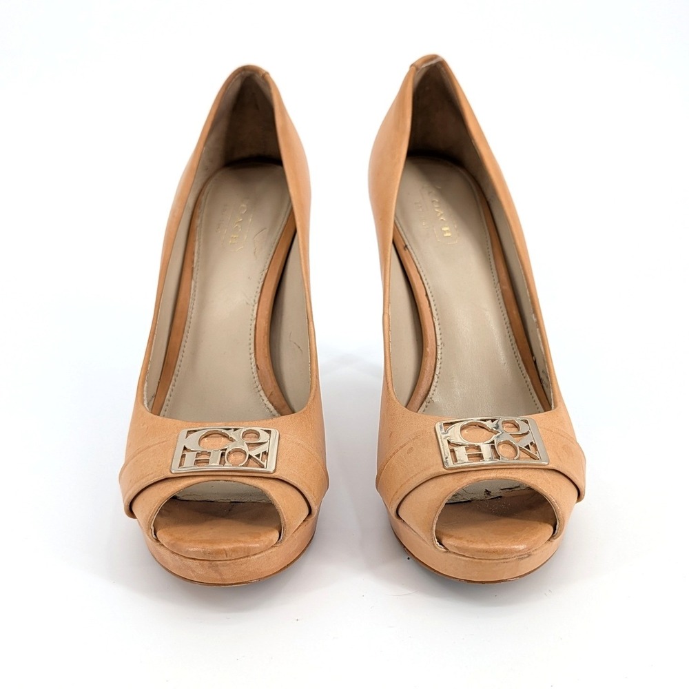 Coach Aliya Tan Leather Peep Toe Platform Pumps Logo Buckle Size 7.5B Millenial